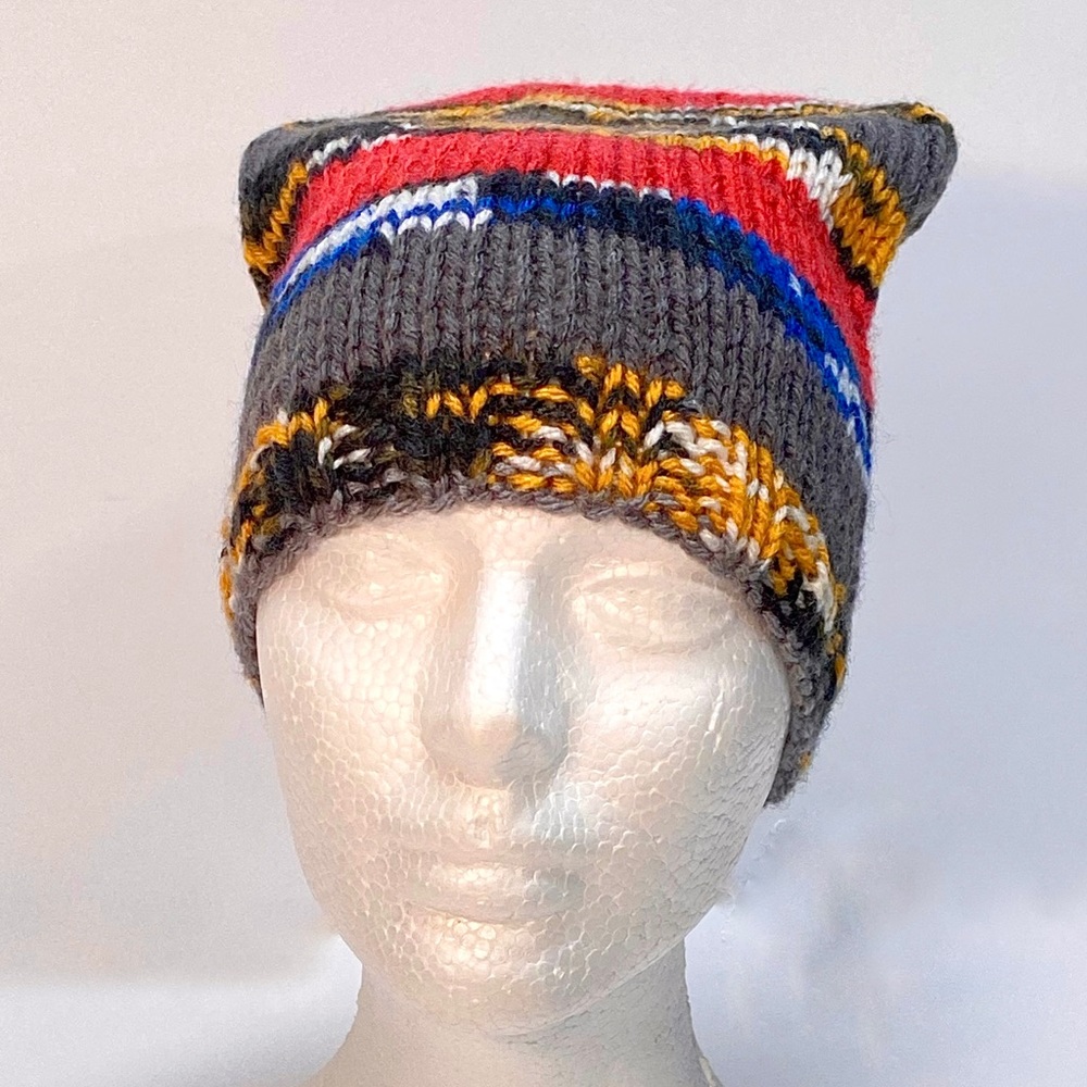 NWT Hand Knit Childs Slouch Beanie Hat with Button Detail Back Size 5-10 Years